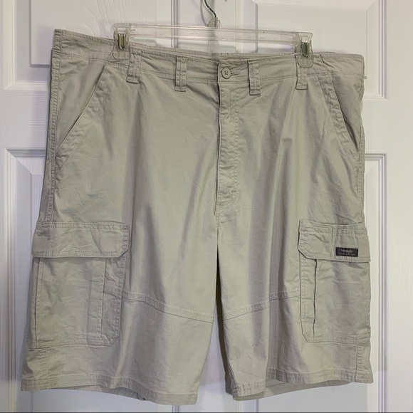 Wrangler Relaxed Fit Cargo Shorts Size 44 - Picture 1 of 8